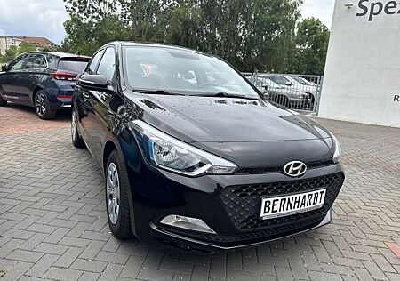 Hyundai i20 1.2 Comfort inkl. Allwetterreifen + AHK