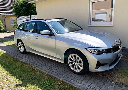 BMW 318i Touring Advantage Auto Advantage