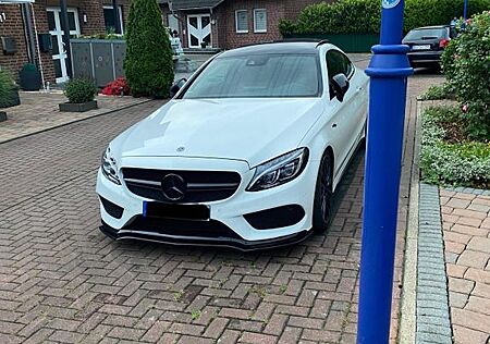 Mercedes-Benz C 200 4MATIC AMG Line Autom. AMG Line