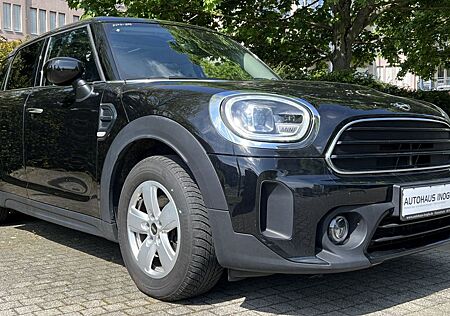 Mini Cooper D Countryman Essential Trim Navi+LED+Pano