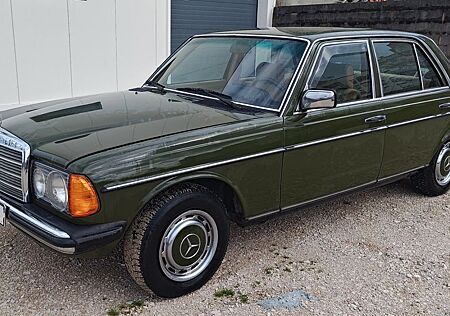 Mercedes-Benz 240