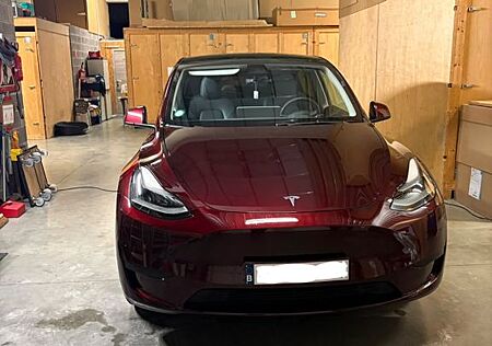 Tesla Model Y 2024 Couleur Midnight cherry red