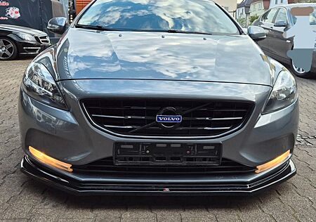 Volvo V40 Momentum 2,0d / R-Line Sportpaket