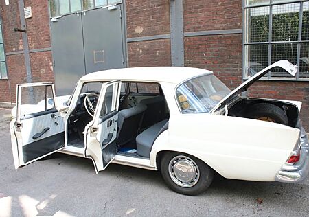 Mercedes-Benz 190