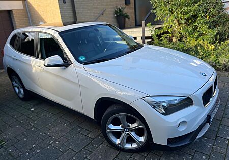 BMW X1 sDrive18d Panorama Leder Kamera Navi