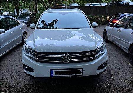 VW Tiguan Volkswagen 2.0 TDI DSG 4MOTION LOUNGE Sport & St...