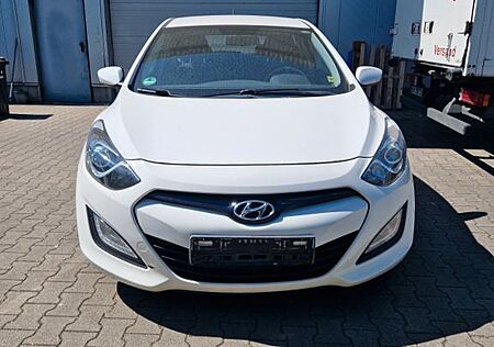 Hyundai i30 1.6 CRDi 66 kW Tüv/Klima ZV