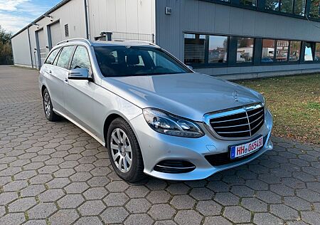 Mercedes-Benz E 220 BlueTEC T-Schiebedach-Navi-Kamera