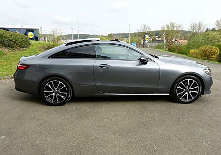 Mercedes-Benz E 220 D Coupe Avantgarde[Panorama/Kamera]