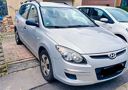 Hyundai i30 CW 1.6 CRDi TÜV bis 01/27
