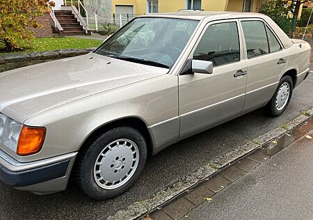 Mercedes-Benz E 200 D 1.Hand H-Kennzeichen TÜV neu ohne Mängel