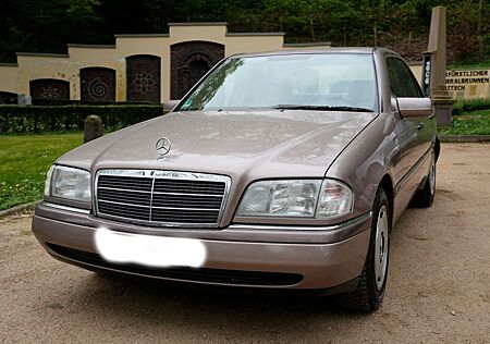 Mercedes-Benz C 180 Gepflegtes Seniorenfahrzeug, 1. Hand, H-Kennz.