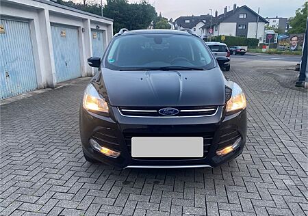 Ford Kuga 2,0 TDCi 2x4 110kW Titanium Top Zustand!