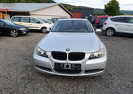 BMW 320 i Lim. Navi*Sitzh.*Klimaa.*uvm...