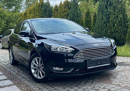 Ford Focus Lim. Titanium *AUTOMATIK*NEU ZAHNRIEMEN +