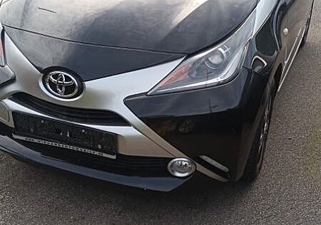 Toyota Aygo (X) Aygo (X) 1,0-l-VVT-i x-play touch x-play touch