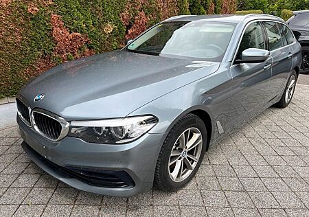 BMW 520d xDrive Touring Sport Line Leder AHK 19 Zoll