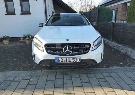 Mercedes-Benz GLA 200 DCT -