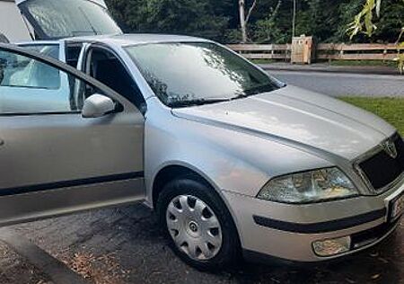 Skoda Octavia 1.6 Ambiente Ambiente HU 04/27