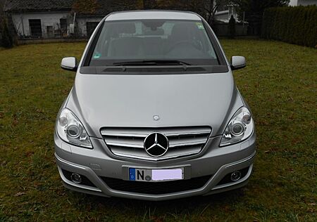 Mercedes-Benz B 200 - 1.Hand MB-Historie el. Sitze Navi Klima