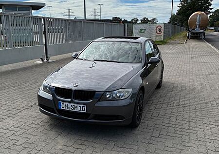 BMW 318i - Panorama, PDC,Alu, TÜV 08.27