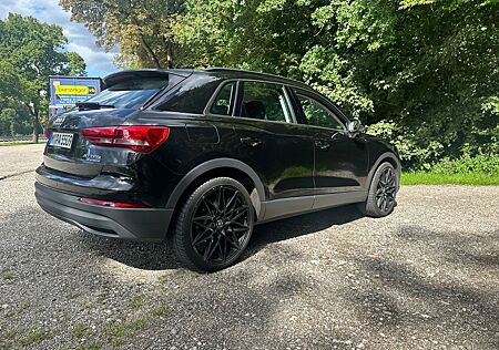 Audi Q3 40 TFSI quattro S tronic -