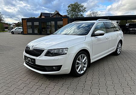 Skoda Octavia Combi Elegance 4x4 DSG 8xALU Sitzh Xenon