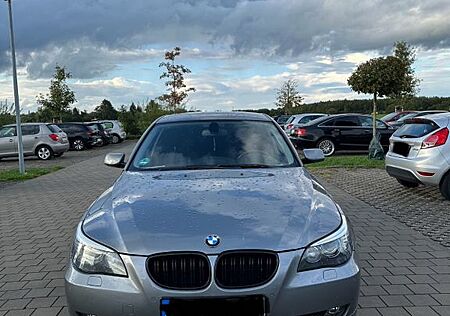 BMW 523i -