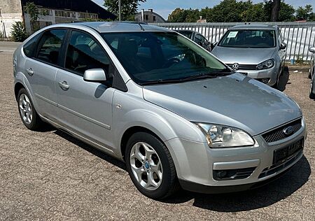 Ford Focus 1.4 Lim. Style/5 Türe/Tüv 04/26/Deu