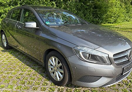 Mercedes-Benz A 180 BlueEFFICIENCY Schiebedach LED