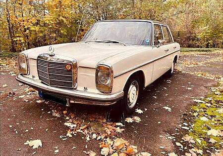 Mercedes-Benz 220 gebraucht kaufen Mercedes-Benz 220 D/8, ´73 mit TÜV, als Franzose geboren.