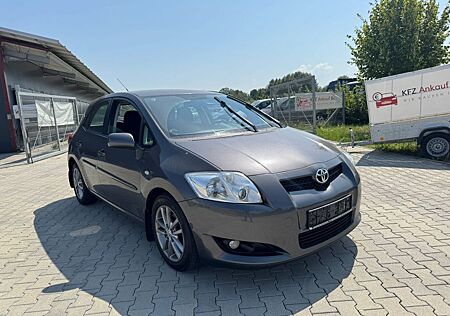 Toyota Auris Life