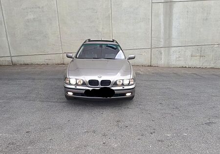 BMW 523i A Touring -