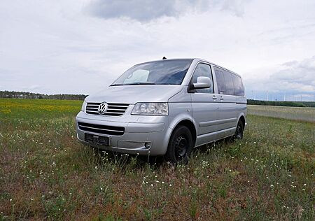 VW T5 Multivan Volkswagen 2.5 TDI Highline