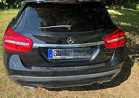 Mercedes-Benz GLA 250 4MATIC DCT -