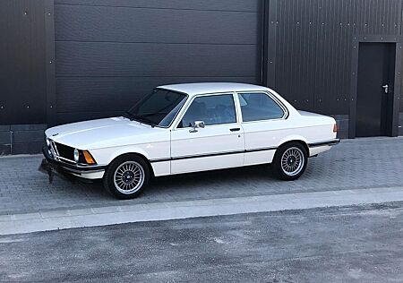 BMW 316 E21