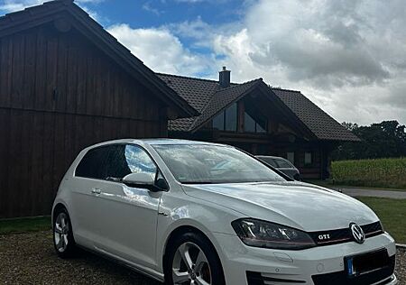VW Golf Volkswagen 2.0 TSI DSG BMT GTI GTI