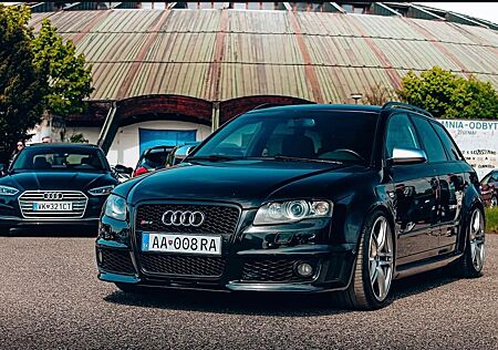 Audi RS4 4.2 quattro Avant -