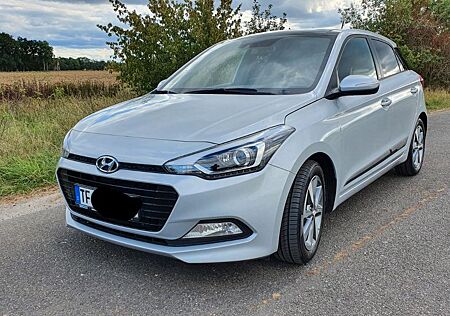 Hyundai i20 SUN/PASSION 120PS STANDHEIZUNG, PANO!