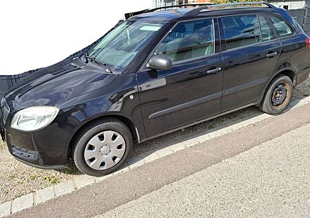 Skoda Fabia Combi 1.2l 8-fach bereift TÜV 12/2026