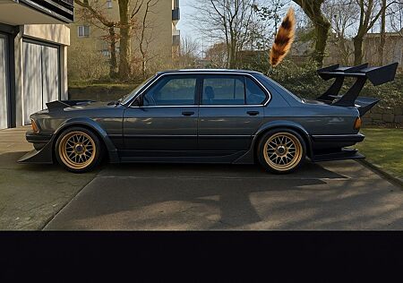 BMW 735i von 1986 (e23) - Top-Lack!!!