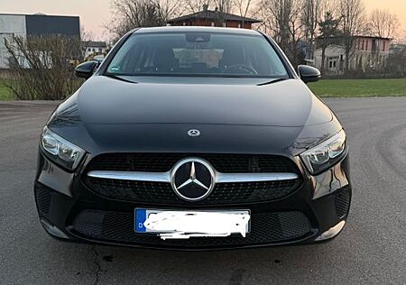 Mercedes-Benz A 180 d LED | MBUX Widescreen