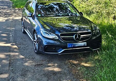 Mercedes-Benz E 63 AMG S 585 PS Top gepflegt Vollausttattung