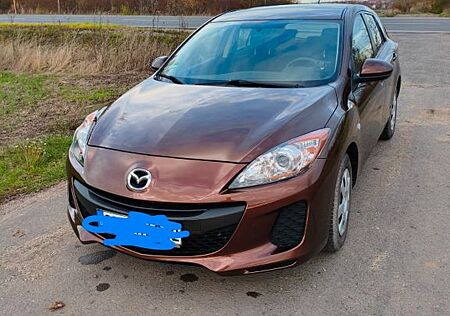 Mazda 3 / 1.6l / 105 PS / wenig km / 8-fach bereift
