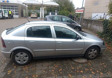 Opel Astra 1.6 -