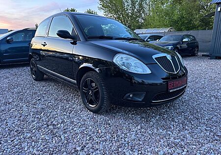Lancia Ypsilon 1.4 8V Oro