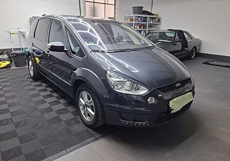 Ford S-Max 2,2 TDCi 129kW DPF Titanium Titanium