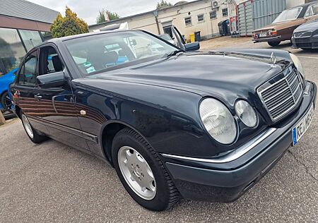Mercedes-Benz E 240