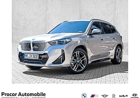 BMW iX1 xDrive30 M Sport PANO ACC AHK RFK NAVI LED