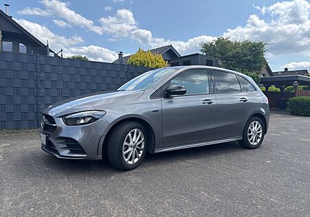 Mercedes-Benz B 250 e DCT - AMG Vollausgestattet
